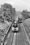 In Leipzig überholt 01 0520 mit dem E 800 aus Saalfeld (Saale) die im Gegengleis vor einem Hilfszug fahrende 03 2236. (11.06.1975) <i>Foto: Michael Malke</i>