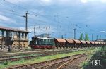 244 044 fährt mit dem Fotogüterzug in Dessau Hbf ein.  (27.04.2002) <i>Foto: Slg. Wolfgang Bügel</i>