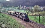 Etwas übermotorisiert war dieser Personenzug mit einem By3g-Pärchen von Lebach nach Wemmetsweiler kurz vor dem Haltepunkt Dirmingen mit zwei pr. T 18 (vorne 78 297) unterwegs. (04.1967) <i>Foto: Gerhard Moll</i>