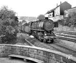 44 442 vom Bw Hamm (Westf) mit einem Durchgangsgüterzug in Wuppertal Zoologischer Garten. (19.07.1959) <i>Foto: John Benson, Williams Hill collection</i>