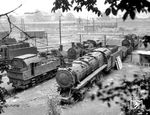 Umrahmt von 94 685, 94 686 und 94 1646 wartet 44 733 auf ihr endgültiges Ende. Die 1942 bei Schneider & Cie. in Le Creusot (Frankreich) gebaute Lok stand möglicherweise wegen noch ungeklärter Eigentumsverhältnisse seit 31. August 1951 auf z. Erst am 30.09.1960 wurde sie ausgemustert und anschließend durch die Fa. Joost aus Mülheim-Speldorf vor Ort in Vohwinkel zerlegt. (09.08.1959) <i>Foto: John Benson, Williams Hill collection</i>