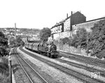 78 159 vom Bw Wuppertal-Vohwinkel mit einem Nahverkehrszug in den Ortsgleisen kurz vor dem Bahnhof Wuppertal Zoologischer Garten. Sie sollte die letzte Wuppertaler T 18 werden und wurde 1967 abgestellt. (19.07.1959) <i>Foto: John Benson, Williams Hill collection</i>