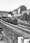 94 773 mit einem Übergabezug zum Rangierbahnhof Wuppertal-Vohwinkel an der Tiergartentreppe in Wuppertal Zoologischer Garten. (20.06.1959) <i>Foto: John Benson, Williams Hill collection</i>