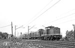 110 147 vom Bw Nossen passiert mit P 4734 einen Schrankenposten bei Borsdorf (Sachs) nahe Leipzig. (01.08.1984) <i>Foto: Thomas Fischer</i>