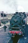 82 012 vom Bw Koblenz-Mosel im Bw Siershahn. Links scheinen Teile der ausgebauten Drehscheibe zu stehen. (05.1967) <i>Foto: Jürgen Munzar</i>