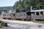 Die Reste der AVG in Busenbach. Neben dem Tw 4 ist dort der Turmwagen 801 abgestellt. (1966) <i>Foto: Eric Bittner</i>