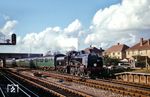 BR 31791 (Baujahr 1928) auf der 'Hayling Farewell Rail Tour' des Locomotive Club of Great Britain (LCGB) mit einem Sonderzug aus Portsmouth & Southsea High Level in Havant in der Grafschaft Hampshire. Die Sonderfahrt endete in London Victoria Station. (03.11.1963) <i>Foto: Robin Fell</i>