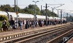 Aufgrund von Bauarbeiten in Baden-Baden endeten zwei Tage lang ICE-Züge in Bahnhof Achern, der einen solchen Reisendenansturm sonst wohl nicht erlebt. (24.08.2024) <i>Foto: Thomas Gries</i>