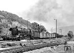 44 0553 fährt mit einem Güterzug nach Saalfeld (Saale) durch den Bahnhof Dornburg.  (06.1978) <i>Foto: Martin Heller</i>