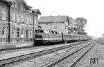 118 059 vom Bw Halberstadt fährt mit einem Personenzug in Wegeleben ein. Neben 118 131 und 118 203 war sei eine von drei Loks der Baureihe V 180 mit einer Glasfaserkanzel mit eckigem Design und blendfreier Scheibe. (19.09.1981) <i>Foto: Steffen Fischer</i>