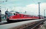 VT 08 503 vom Bw Frankfurt-Griesheim als Ft 44 "Roland" (Bremen — Hannover — Kassel — Frankfurt Hbf — Karlsruhe — Basel SBB) in Freiburg Hbf. (1956) <i>Foto: Carl Bellingrodt</i>