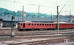 VT 51 103 (ex VT 137 115) wartet am Bw Würzburg auf sein Ende. Das 1935 in Dienst gestellte Fahrzeug wurde 1956 ausgemustert. (1955) <i>Foto: Carl Bellingrodt</i>