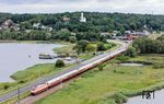 101 001 fährt mit dem AKE-"Rheingold"-Zug aus Lietzow. Lietzow liegt rund elf Kilometer nordöstlich von Bergen auf Rügen an der schmalsten Stelle zwischen dem Großen und dem Kleinen Jasmunder Bodden. Die Bundesstraße 96 und die Bahnstrecke Stralsund–Sassnitz verlaufen parallel über den Jasmunder Bodden. (25.08.2024) <i>Foto: Joachim Schmidt</i>