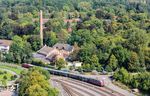 Der Jubiläums-Sonderzug der Eisenbahnfreunde Warstein erreicht mit V 200 033 den Zielbahnhof Warstein. (01.09.2024) <i>Foto: Joachim Schmidt</i>