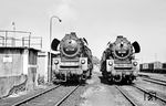 Regelmäßige Gäste im Westen waren die 50.40 des Bw Hagenow Land. Hier warten 50 4006 und 50 4081 im Bahnhof Büchen auf die Übernahme ihrer Güterzüge. (14.06.1969) <i>Foto: Manfred Verhoolen</i>