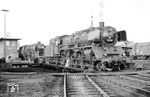 03 169 (Bw Rheine Pbf) wendet auf der Drehscheibe im Bw Münster (Westf). Dahinter rückt 45 019 des BZA Minden (Westf) ins Bild. (05.10.1962) <i>Foto: Bernd Kappel</i>