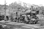 38 3434 war aus Crailsheim nach Würzburg gekommen und sonnt sich auf den Freiständen bis zur Rückfahrt. (11.10.1962) <i>Foto: Bernd Kappel</i>