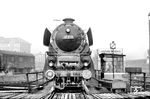 Auf einer ihrer zahlreichen Versuchs- und Meßfahrten besuchte 18 319 der LVA Minden (Westf) wieder einmal das Bw Münster (Westf) Hbf. (07.12.1962) <i>Foto: Bernd Kappel</i>