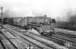 41 027 vom Bw Hamm Gbf dampft mit einem Güterzug durch Bockum-Hövel. (14.12.1962) <i>Foto: Bernd Kappel</i>