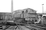 93 561 wurde auf der Drehscheibe ihres Heimat-Bw Osnabrück Rbf angetroffen. (17.12.1962) <i>Foto: Bernd Kappel</i>