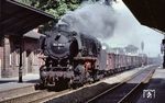 044 290 (44 1290 vom Bw Emden) rumpelt mit einem leeren Kokszug durch den Bahnhof Leer (Ostfriesland). (23.08.1972) <i>Foto: Walter Abriel</i>