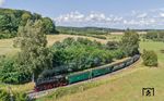 Mit einem Personenzug nach Lauterbach ist 99 1784 zwischen Serams und Seelvitz unterwegs. (21.08.2024) <i>Foto: Joachim Schmidt</i>