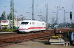 401 006 als Dsts 89521 auf der Rückfahrt ins AW Opladen in Solingen-Ohligs. (10.04.1990) <i>Foto: Joachim Bügel</i>