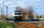 614 063 fährt als Nt 6775 aus dem Bahnhof Großrhüden auf der Strecke Hildesheim - Seesen. (12.04.1990) <i>Foto: Wolfgang Bügel</i>