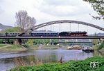 01 150 überquert mit Sonderzug Dz 21764 die Lahn bei Oberlahnstein. (22.04.1990) <i>Foto: Wolfgang Bügel</i>