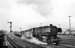 44 948 (Bw Altenhundem) vor einem Güterzug in Hagen-Hengstey. (25.07.1958) <i>Foto: Jacques H. Renaud</i>