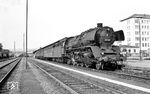 41 041 (Bw Hagen-Eckesey) ist mit P 2436 aus Hagen in Siegen eingetroffen. (25.07.1958) <i>Foto: Jacques H. Renaud</i>