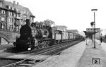 57 2015 mit einem Leerreisezug im Bahnhof Siegen. (25.07.1958) <i>Foto: Jacques H. Renaud</i>