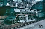 05 003 (Bw Hamm) fährt mit dem F 14 "Dompfeil" (Hannover - Köln) aus dem Bahnhof Wuppertal-Elberfeld. (06.1956) <i>Foto: Carl Bellingrodt</i>