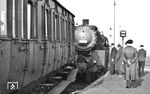 Im Osnabrücker Hauptbahnhof fuhr die Osnabrücker 03 144 auf einen stehenden Personenwagen auf. Außer Sachschäden gab es wohl keine ernsthaften Folgen. (1956) <i>Foto: unbekannt</i>