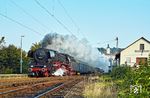 Zum Plandampf "Reisen wie vor 50 Jahren" wurde im Herbst 2009 aus der Reichsbahnlok 01 066 die Kaiserslauterner 01 045, die hier mit einem Sonderzug 93225 nach Heilbronn durch Gundelsheim braust. (26.09.2009) <i>Foto: Klaus D. Holzborn</i>