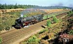 012 100 vor dem E 1806 nach Essen in der damals wohl beliebtesten Fotostelle der Emslandstrecke, dem Lathener Einschnitt. (08.1972) <i>Foto: Manfred van Kampen</i>