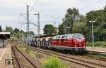 V 200 122 (221 122) der Vulkan-Eifel-Bahn Betriebsgesellschaft Gerolstein fährt mit DGS 95383 (Gelsenkirchen-Horst Nord - Ehrang) durch den Bahnhof Haan-Gruiten. (15.09.2024) <i>Foto: Joachim Bügel</i>