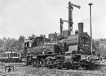 94 1909 (Bw Meiningen) nach einem Arbeitszugeinsatz im Bahnhof Schmalkalden. 2013 wurden die Bahnhofsanlagen für die Landesgartenschau 2015 umgebaut. Der Hausbahnsteig zwischen Gleis 1 und dem ersten Gleis der ehemaligen Strecke nach Brotterode verlor sein Bahnsteigdach, außerdem wurden zahlreiche Nebengleise zurückgebaut. Auf dem Gleis nach Brotterode befindet sich heute ein Busbahnhof.  (07.1974) <i>Foto: Martin Heller</i>