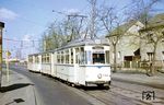 Der Einrichtungswagen Tw 1144 (LVB-Typ 32b/VEB Waggonbau Gotha, Baujahr 1964) auf der Linie 22 nach Dölitz in der Volbedingstraße im Leipziger Nordosten. 1992 wurde das Fahrzeug ausgemustert und verschrottet. (02.04.1989) <i>Foto: Andreas Höfig</i>