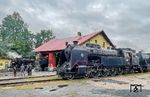 Im Depot Benesov wartet u.a. CSD 464.102 des Technischen Nationalmuseums in Prag auf den nächsten Einsatz. Die dunklen Wolken ließen allerdings nichts Gutes erwarten. Am Wochenende fielen teils über 400 Liter Wasser pro Quadratmeter. Ganze Regionen in Tschechien waren von einem Jahrhunderthochwasser betroffen, mehrere Tote zu beklagen. (14.09.2024) <i>Foto: Joachim Schmidt</i>