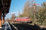 218 329 und 218 829 erreichen mit einem 'Sylt-Shuttle' aus Westerland (Sylt) den Zielbahnhof Niebüll. (24.10.2018) <i>Foto: Joachim Schmidt</i>