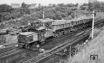 Lok 33 (Henschel/SSW, Fabrik-Nr. 28319, Baujahr 1955) Typ Zweikraft, auf der 900 mm Werkbahn der Roddergrube in Berrenrath. (16.08.1957) <i>Foto: Aad van Ooy</i>