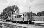 Der am 14.02.1956 in Dienst gestellte T 06 der Württembergischen Eisenbahn AG (WEG) vor einem Arbeitszug im Bahnhof Bad Friedrichshall-Jagstfeld. (17.07.1959) <i>Foto: Aad van Ooy</i>