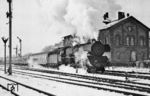 03 135 vom Bw Berlin Ostbf hat in Helmstedt den D 111 aus Bonn übernommen und wird ihn nun bis Berlin bringen. (02.1969) <i>Foto: Jürgen Munzar</i>