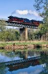 Zwischen Fulda und Maberzell überqueren 01 150 und 23 105 vor Dz 19142 die Fulda. (29.04.1990) <i>Foto: Joachim Bügel</i>