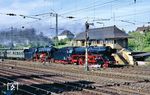 01 150 und 23 105 fahren durch den Betriebsbahnhof Gießen-Bergwald. (29.04.1990) <i>Foto: Joachim Bügel</i>