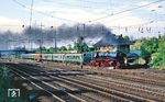 01 1066 beschleunigt den Sonderzug Dz 19145 durch den Betriebsbahnhof Gießen-Bergwald. (29.04.1990) <i>Foto: Joachim Bügel</i>