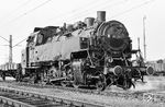 86 253 im Az-Dienst in Kornwestheim. Sie war nur 10 Monate hier stationiert und wurde im Juli 1963 zum Bw Stuttgart Hbf weitergereicht, wo  sie nach einem Unfall am 03.09.1965 z-gestellt und am 04.03.1966 ausgemustert wurde.  (04.1963) <i>Foto: Wolfgang Jahn</i>