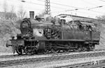 78 118 vom Bw Karlsruhe, eine pr. T 18 der Stettiner Maschinenbau Actien-Gesellschaft Vulcan vom Baujahr 1918, wartet in Bretten auf die Übernahme ihrer Zugleistung. (06.04.1963) <i>Foto: Wolfgang Jahn</i>