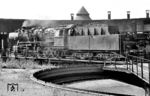 50 3133 auf der Drehscheibe ihres Heimat-Bw Ludwigshafen (Rhein). Im Mai 1964 endete ihre Einsatzzeit in Ludwigshafen und sie wurde nach Bingerbrück umstationiert. (02.09.1963) <i>Foto: Wolfgang Jahn</i>